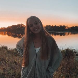 Meet your Posher, Danielle